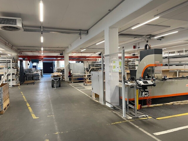 Ideale Produktionshalle mit Lager-, Büro- und Sozialräume