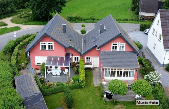 +++ Einfamilien-Doppelhaushälfte mit Garten +++