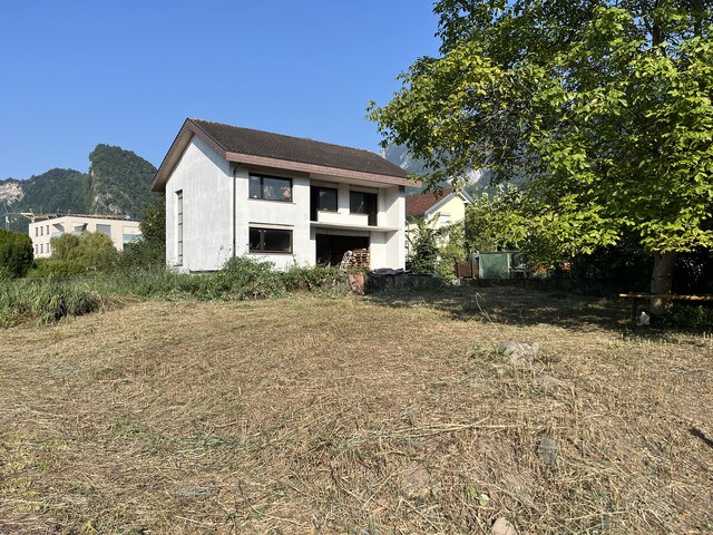 Schönes rechteckiges Baugrundstück im Zentrum von Hohenems in naturnaher Lage mit Altbestand
