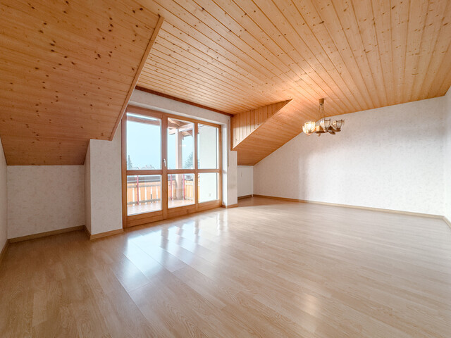 Sonnige 3,5-Zimmer-Dachgeschosswohnung mit Garage in ruhiger Lage in Hard