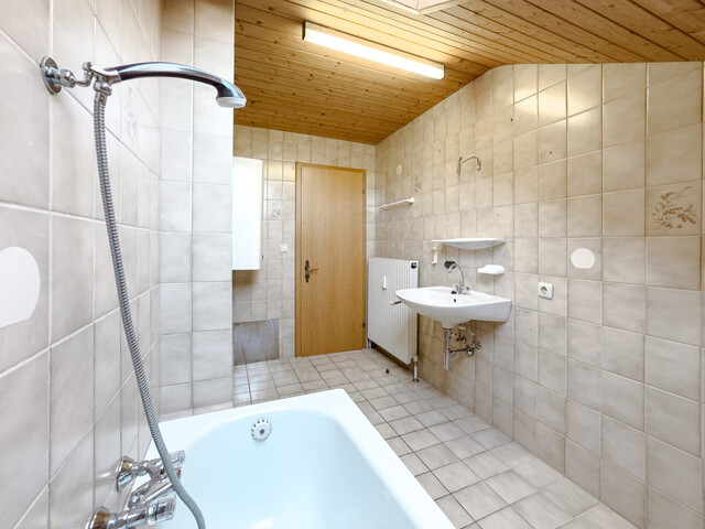 Sonnige 3,5-Zimmer-Dachgeschosswohnung mit Garage in ruhiger Lage in Hard