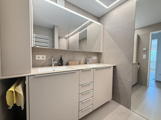 Modernisierte 4-Zimmerwohnung mit zwei Balkonen in Seenähe in Hard zu vermieten