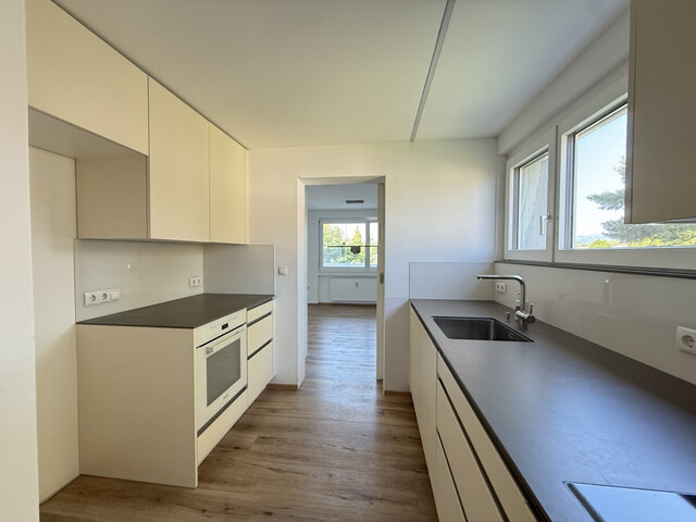 Modernisierte 4-Zimmerwohnung mit zwei Balkonen in Seenähe in Hard zu vermieten