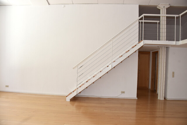 Tolles, grosszügiges Loft mit Balkon