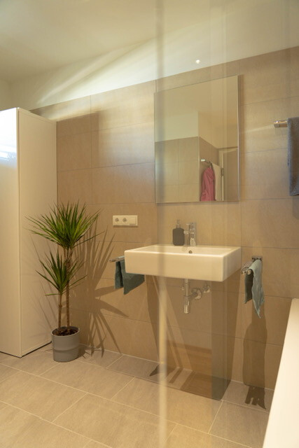 Sonnige hochwertige Eck-Wohnung in See- u Stadtnähe