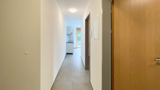 Helle 2 Zimmer Single-Wohnung mit Terrasse und Garten