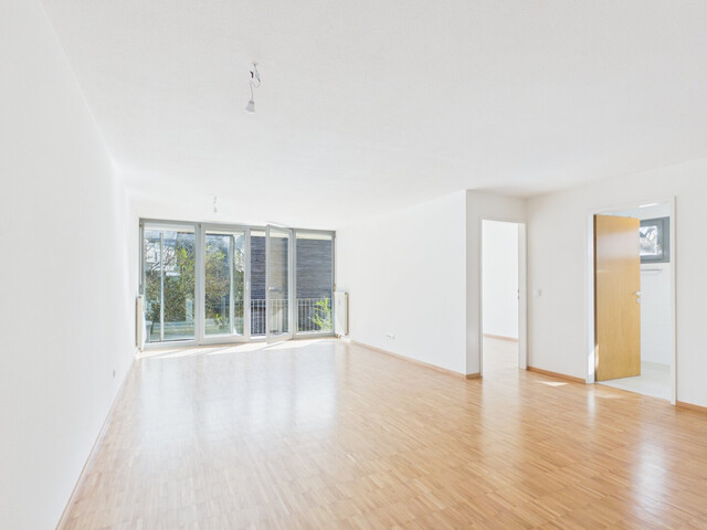 Sanierte 4-Zimmer-Eckwohnung mit südseitiger Terrasse & verglaster Veranda – Ruhelage mit bester Infrastruktur