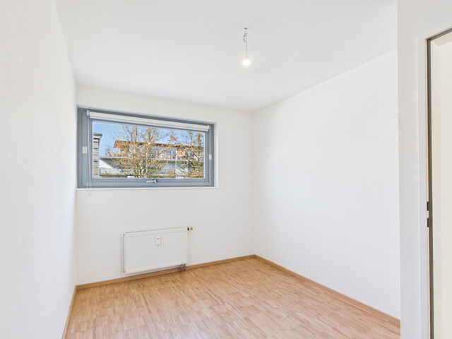 Sanierte 4-Zimmer-Eckwohnung mit südseitiger Terrasse & verglaster Veranda – Ruhelage mit bester Infrastruktur