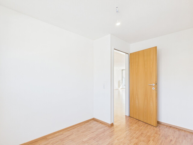 Sanierte 4-Zimmer-Eckwohnung mit südseitiger Terrasse & verglaster Veranda – Ruhelage mit bester Infrastruktur