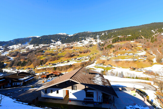 Alpiner Wohntraum: Helle 4- Zimmer Wohnung mit großer Terrasse