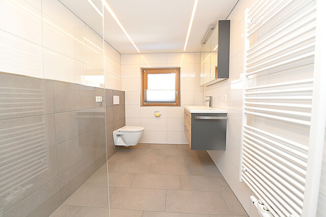 Alpiner Wohntraum: Helle 4- Zimmer Wohnung mit großer Terrasse