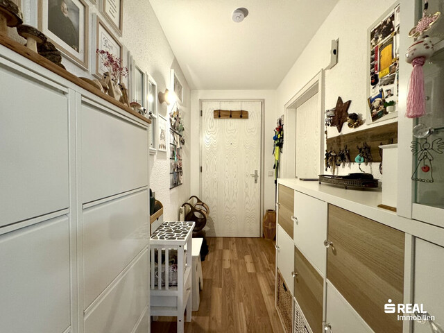 Großzügige 2-Zimmerwohnung mit Balkon & Carportparkplatz