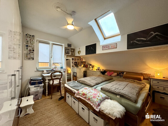 Großzügige 2-Zimmerwohnung mit Balkon & Carportparkplatz