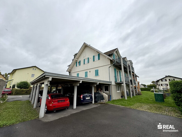 Großzügige 2-Zimmerwohnung mit Balkon & Carportparkplatz