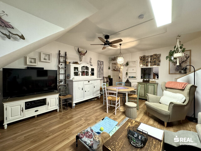 Großzügige 2-Zimmerwohnung mit Balkon & Carportparkplatz