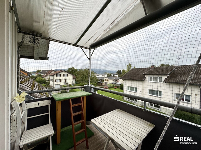 Großzügige 2-Zimmerwohnung mit Balkon & Carportparkplatz