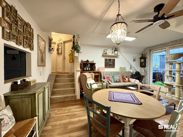 Großzügige 2-Zimmerwohnung mit Balkon & Carportparkplatz