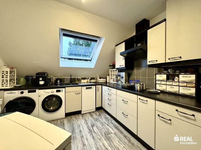 Großzügige 2-Zimmerwohnung mit Balkon & Carportparkplatz