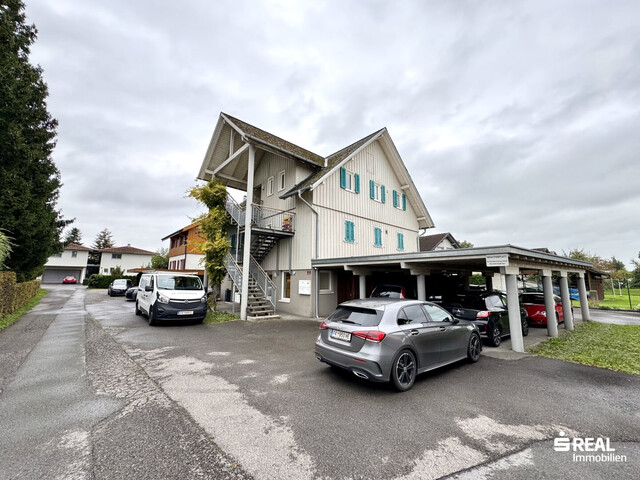 Großzügige 2-Zimmerwohnung mit Balkon & Carportparkplatz