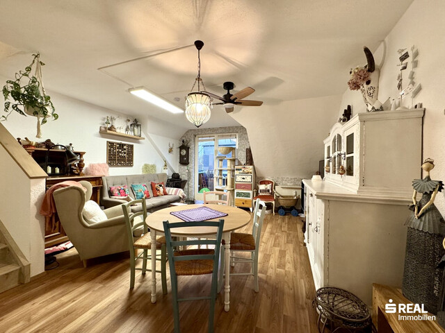 Großzügige 2-Zimmerwohnung mit Balkon & Carportparkplatz