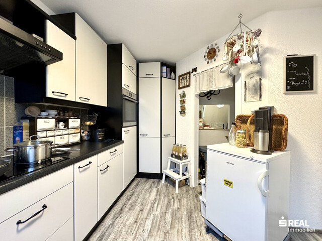 Großzügige 2-Zimmerwohnung mit Balkon & Carportparkplatz