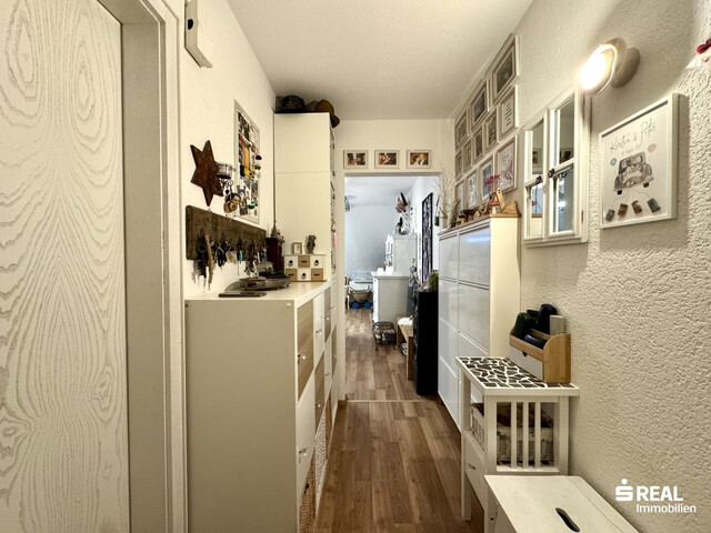 Großzügige 2-Zimmerwohnung mit Balkon & Carportparkplatz