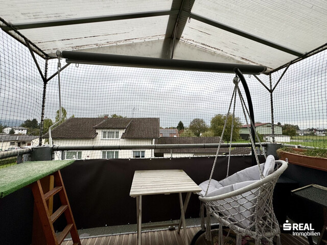 Großzügige 2-Zimmerwohnung mit Balkon & Carportparkplatz