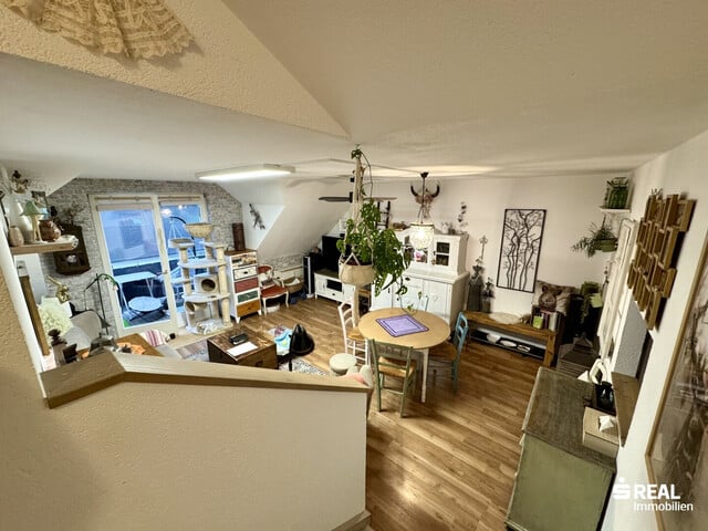 Großzügige 2-Zimmerwohnung mit Balkon & Carportparkplatz