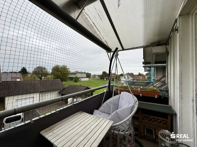 Großzügige 2-Zimmerwohnung mit Balkon & Carportparkplatz