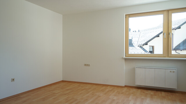 Sonnige Terrassenwohnung mit 19,25 m² Terrasse in Gebrauchtgebäude zur Miete