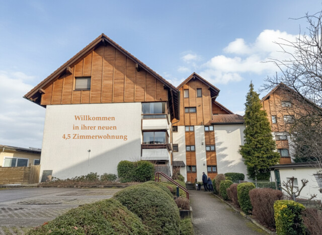 Familienfreundliche 4,5-Zimmer-Wohnung mit großzügigem Balkon & Tiefgarage