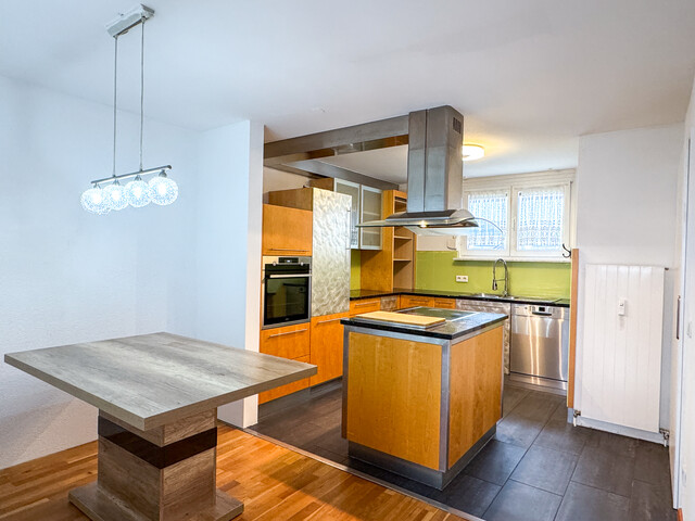 Familienfreundliche 4,5-Zimmer-Wohnung mit großzügigem Balkon & Tiefgarage