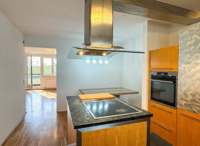 Familienfreundliche 4,5-Zimmer-Wohnung mit großzügigem Balkon & Tiefgarage