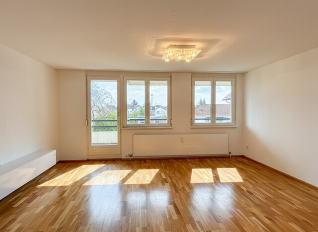 Familienfreundliche 4,5-Zimmer-Wohnung mit großzügigem Balkon & Tiefgarage