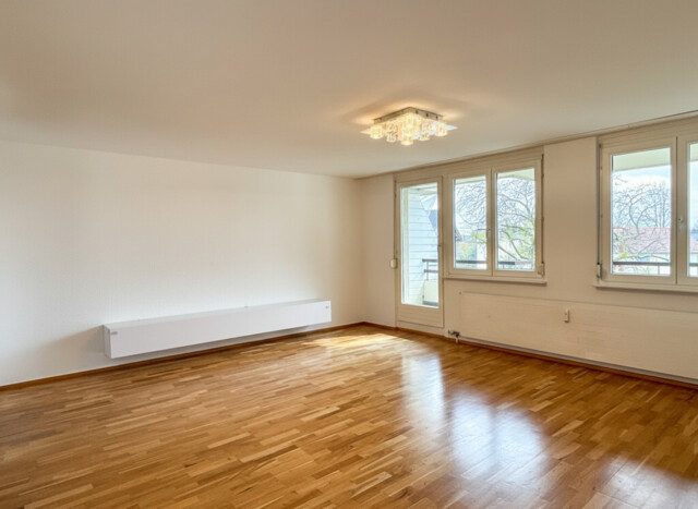 Familienfreundliche 4,5-Zimmer-Wohnung mit großzügigem Balkon & Tiefgarage