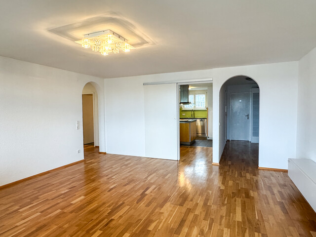 Familienfreundliche 4,5-Zimmer-Wohnung mit großzügigem Balkon & Tiefgarage