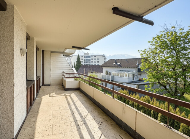 Familienfreundliche 4,5-Zimmer-Wohnung mit großzügigem Balkon & Tiefgarage