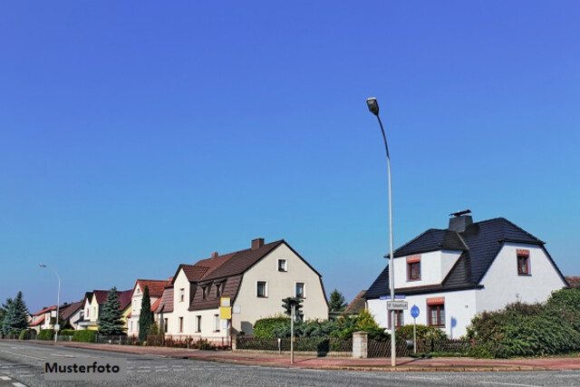 2-Familienhaus mit Garage