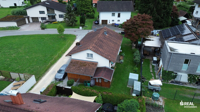 Charmanter Bungalow in ruhiger Lage mit traumhaftem Garten