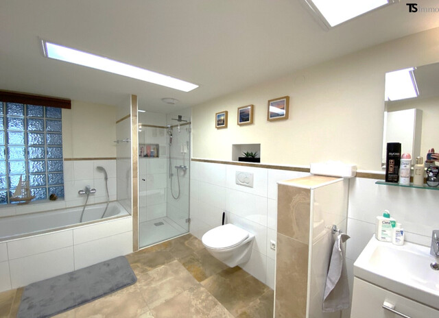 Bregenz: Langen: Garten-Wohnung ca. 200 m2 mit 8 Zimmern, Garten 169 m2 Terrasse 56 m2 & Balkon