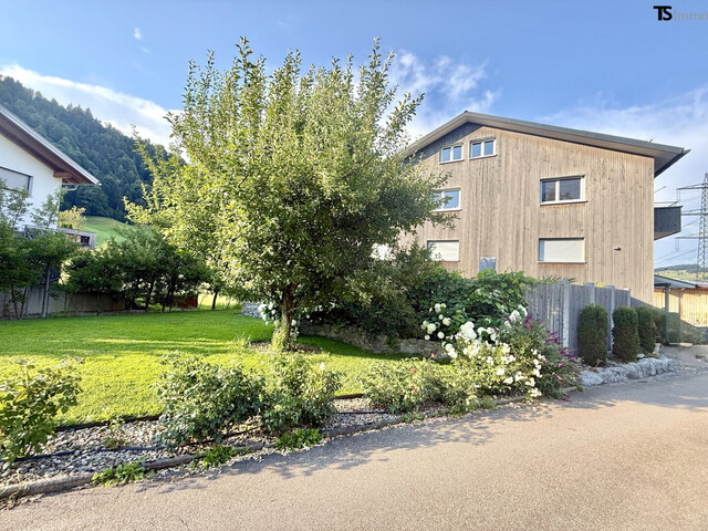 Bregenz: Langen: Garten-Wohnung ca. 200 m2 mit 8 Zimmern, Garten 169 m2 Terrasse 56 m2 & Balkon