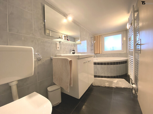 Bregenz: Langen: Garten-Wohnung ca. 200 m2 mit 8 Zimmern, Garten 169 m2 Terrasse 56 m2 & Balkon