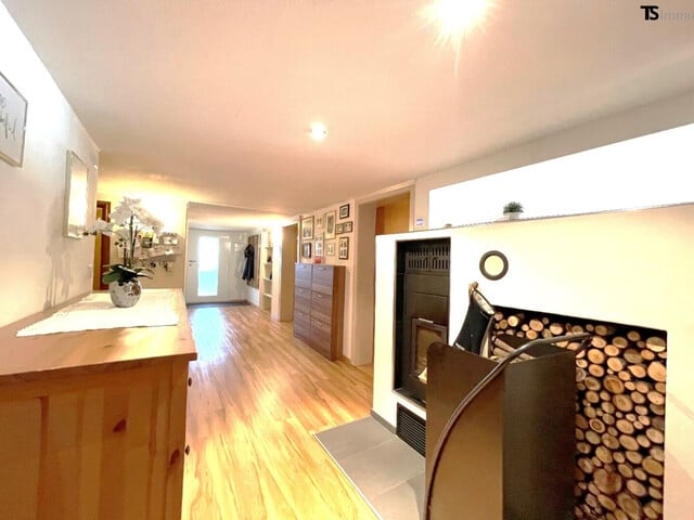 Bregenz: Langen: Garten-Wohnung ca. 200 m2 mit 8 Zimmern, Garten 169 m2 Terrasse 56 m2 & Balkon