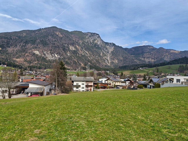 VIEL SONNE UND RUHE ZUR VERWIRKLICHUNG IHRES TRAUMHAUSES