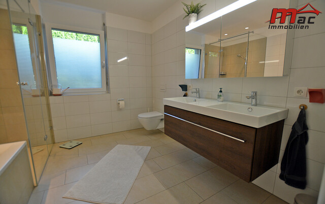 Neuwertige 4-Zimmer-Gartenwohnung mit großem Privatgarten & hochwertiger Ausstattung