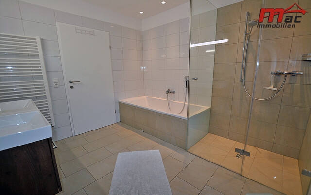 Neuwertige 4-Zimmer-Gartenwohnung mit großem Privatgarten & hochwertiger Ausstattung