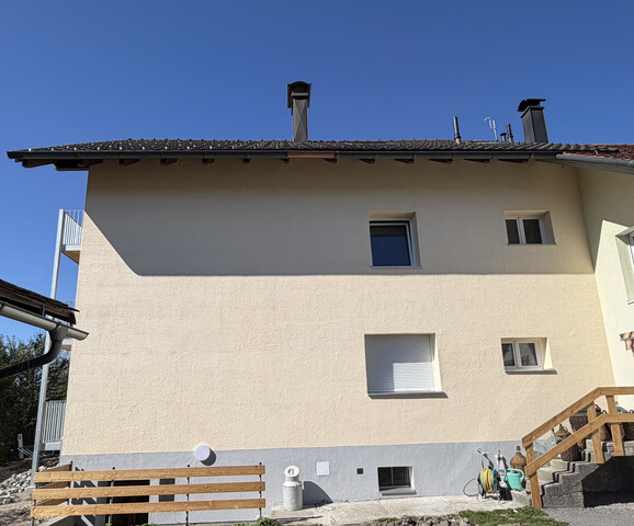 Neue Dachgeschosswohnung mit Charme in Dreiparteienhaus in Feldkirch/ Nofels