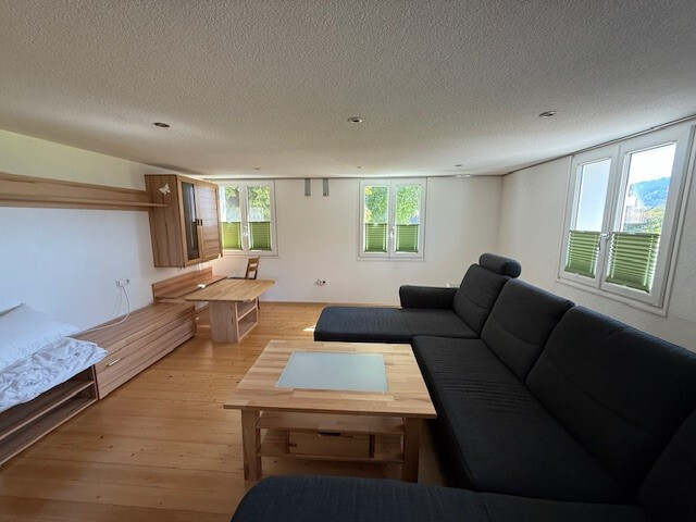 Ehemaliges Gasthaus Hirschen und angrenzende 5-Zimmerwohnung mit Garten zu vermieten 