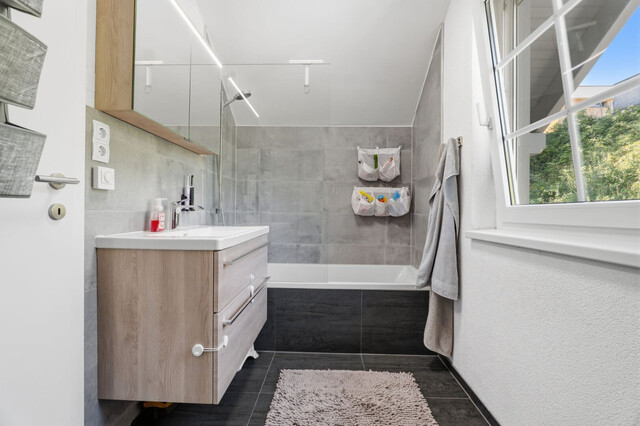 Neuwertige Doppelhaushälfte in Frastanz mit 7 Zimmern, Terrasse, Einliegerwohnung & Garage!