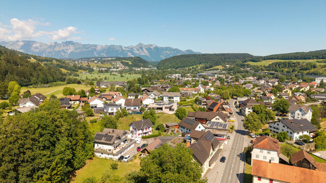 Neuwertige Doppelhaushälfte in Frastanz mit 7 Zimmern, Terrasse, Einliegerwohnung & Garage!